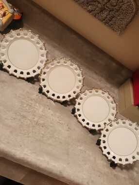Elegant White and Gold Decorative Wall Plate Set - Classic Home Display
